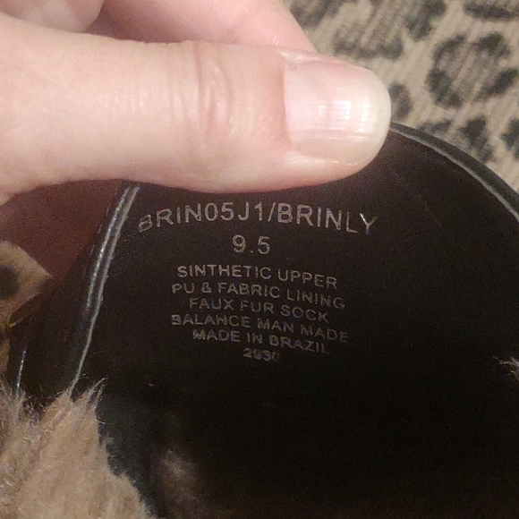 Madden Girl Faux Fur Lined Mules with Gold Accents Size 9 - 9.5 - Picture 6 of 7